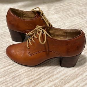 Frye heeled Stella Oxford booties in Whisky